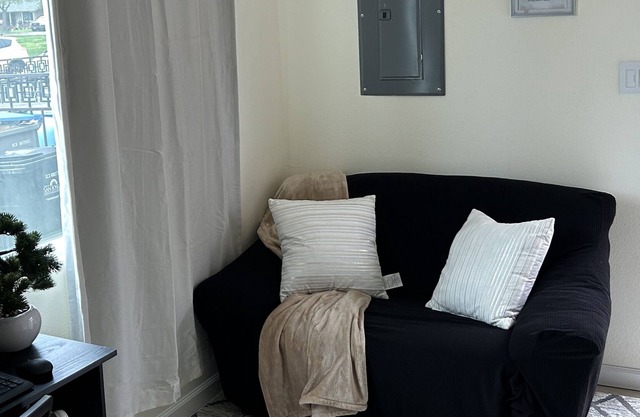 Cozy place to relax and take your mind off things.