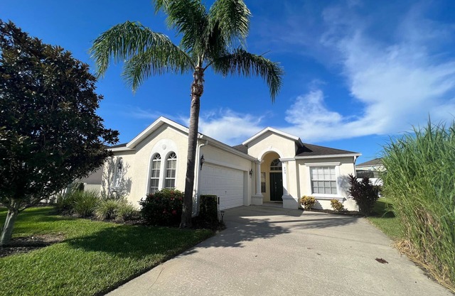 Cozy Pool Home near Restaurants in Davenport