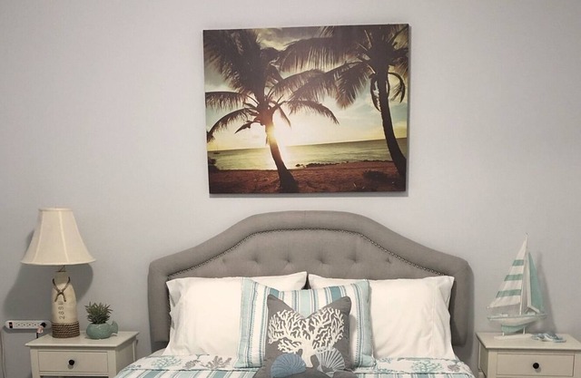 Cozy, private attached apartment by Mobbly Bay.