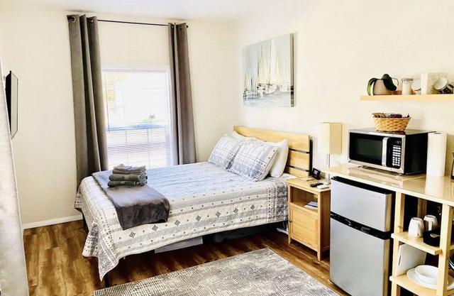 Cozy private guest suite for a maximum of 3 nights!