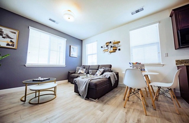 Cozy Private Stylish Modern Guest Suite