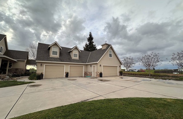 Cozy, Quiet Guest Farmhouse Studio Above Garage With A View Great For Families
