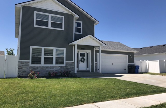 Cozy, Quiet Pocatello Home, Easy Access to Freeway, Sleeps 11, Large Yard