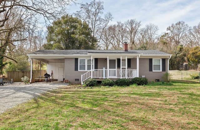 Cozy Ranch 15 Min to Raleigh Downtown and 15 to Fuquay-Varina Downtown