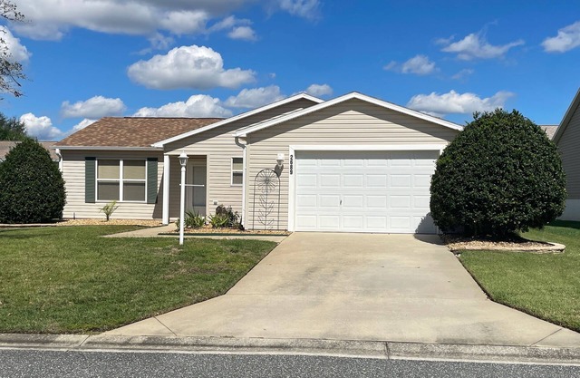 Cozy Rental in The Villages, Pet-Friendly, Close to Shopping & Entertainment