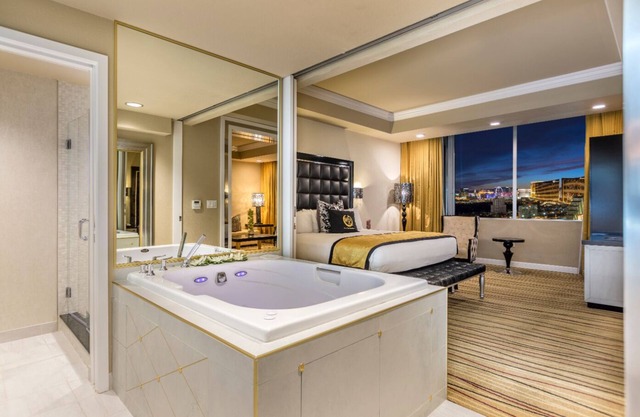 Cozy resort in Las Vegas with fitness room, WiFinSleeps up to 4 Guestsnnn