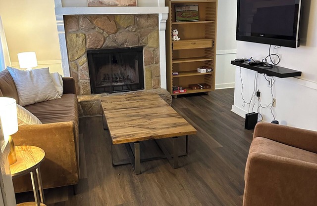 Cozy retreat in Athens - convenient location, walk to Five Points, close to UGA.