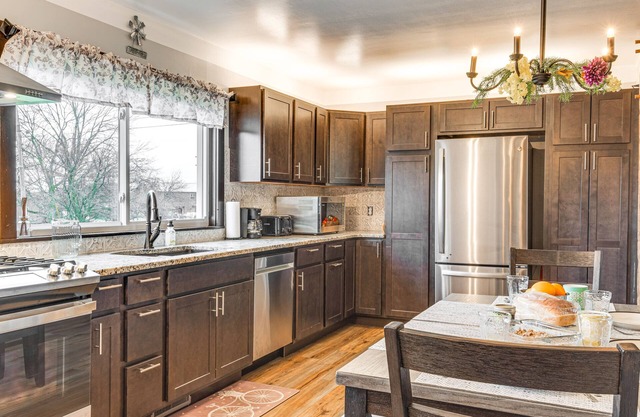 Cozy Richmond Home w/Fire Pit: Walk, Bike & More!