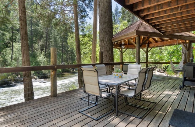 Cozy River Cabin/HOT TUB/Escape from the Bay