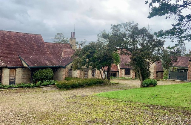 Cozy & Romantic 4-bedroom cottage with fireplace