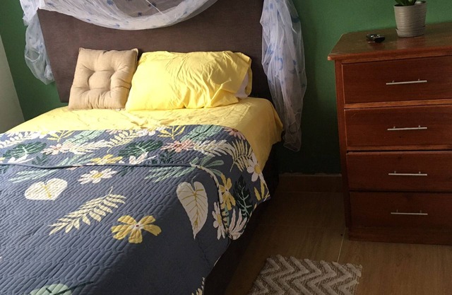 Cozy rooms at local guide property. 8 Minutes to hot springs.