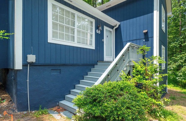 Cozy Rustic Gem ~ 15 min to UNC ~ Queen Beds ~ pkg