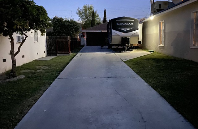 Cozy RV 1Bedroom With Cali King bed, Double bunk beds, 1Bath, Private