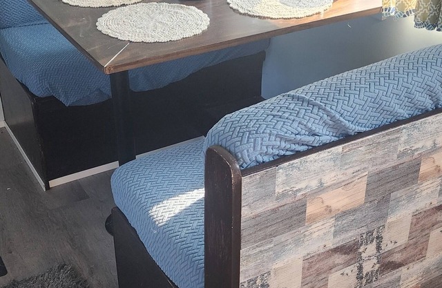 Cozy RV in Enjoyable Alexandria with AC, WiFi, Mini Pig Rescue and Sanctuary.