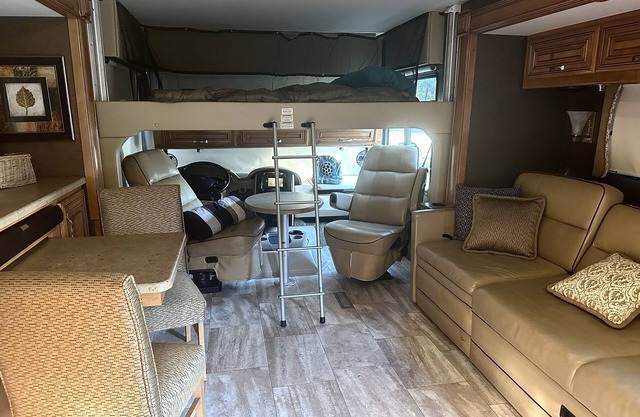 Cozy RV in Welcoming Lake City Farm-with AC, WiFi