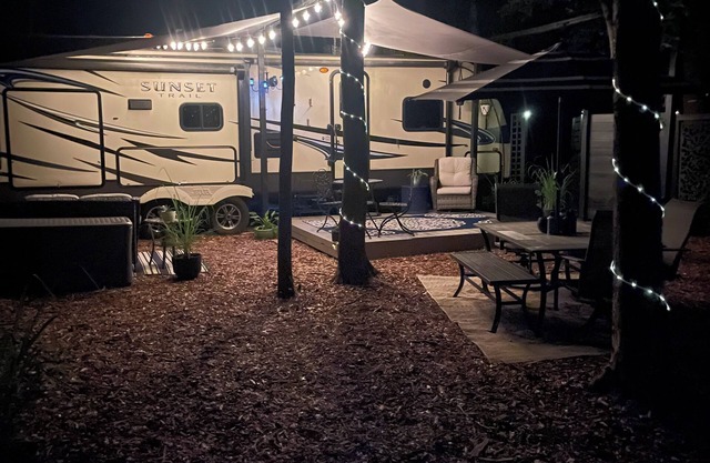 Cozy RV with 1 bedroom extra bed ,in charming Porter 4 miles away from the lake