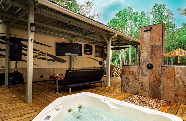 Cozy RV with HOT TUB