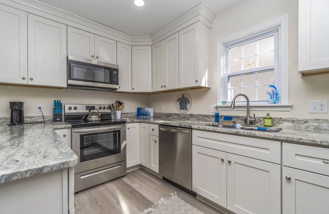 Cozy Safe Coastal Cottage 1.8 Mi from Hospitals Near Base + ODU