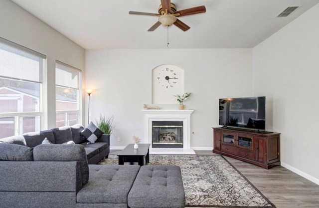 Cozy Single Story Retreat Near Sac Downtown