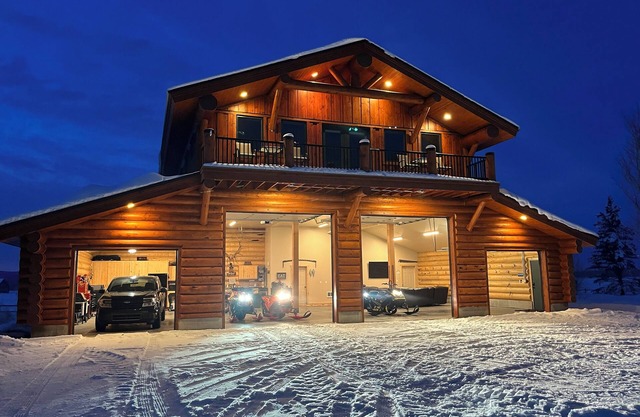 Cozy snowmobilers retreat below Mt Jefferson.