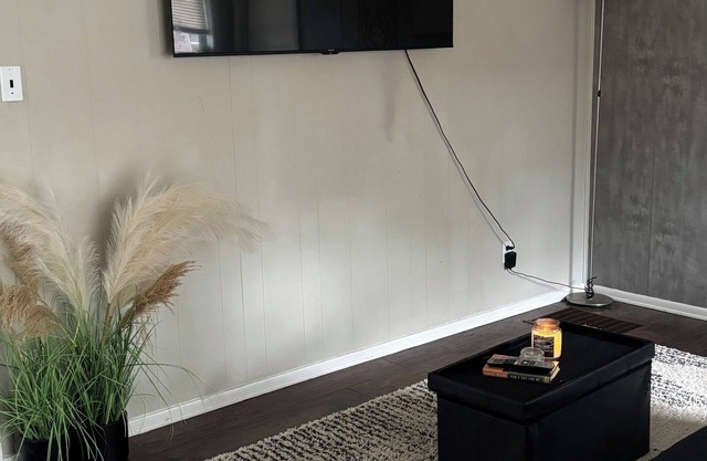 Cozy & Spacious 3 Bed 2 Bath Home in Midtown Memphis