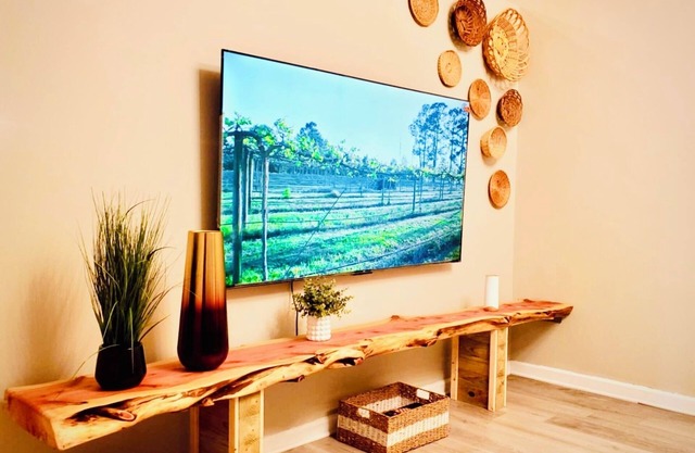 Cozy Stays King Size Bed Full Kitchen Work