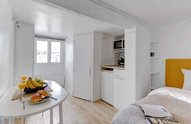 Cozy Studio for 2 Near Opera & Louvre