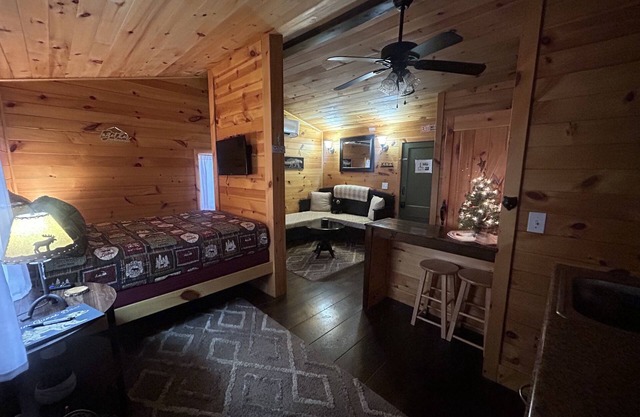 Cozy studio for two nestled on Lake Douglas near Gatlinburg and Pigeon Forge!