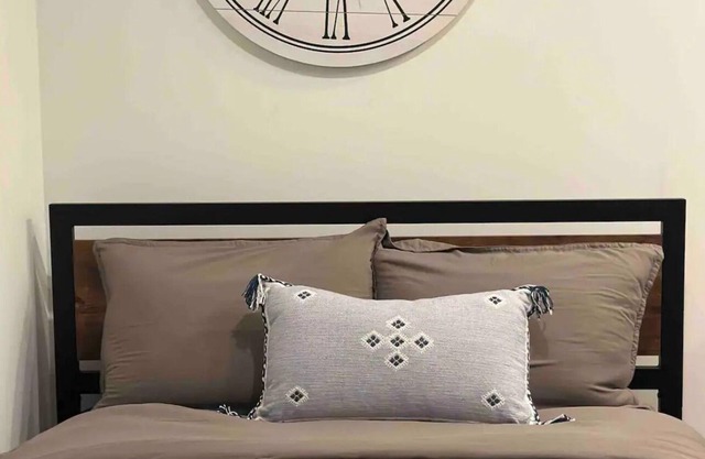 Cozy studio in adorable Lancaster