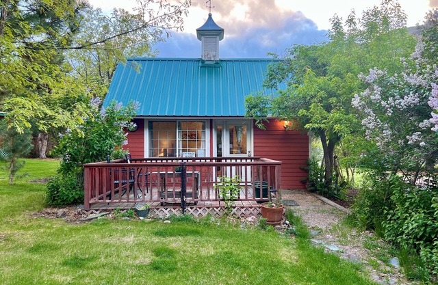 Cozy studio in gorgeous Salmon with AC, WiFi, Hot tub