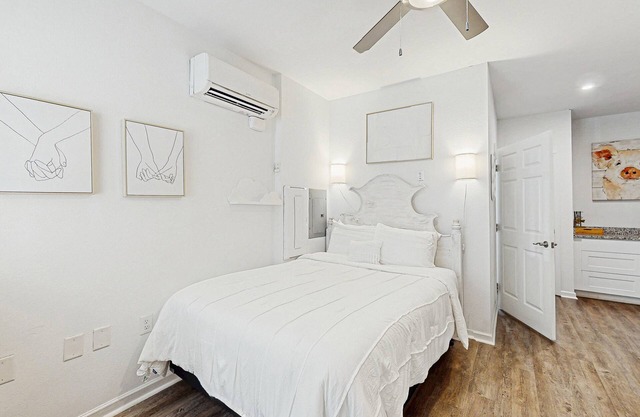 Cozy Studio: Pet Friendly in Resort with a Shared Hot Tub