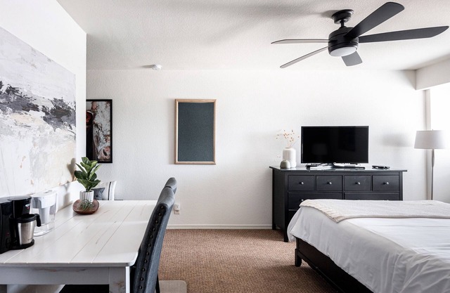 Cozy Studio Unit in DTC