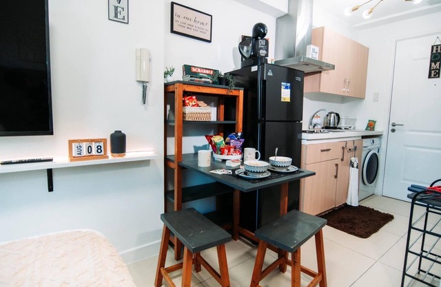 Cozy Studio w/Balcony, PS4, FREE pool access, baby friendly