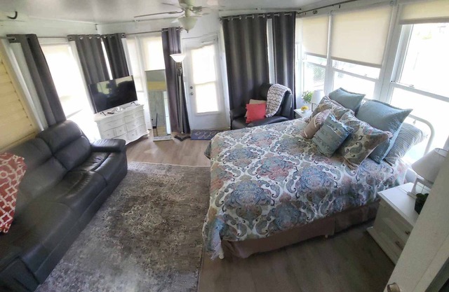 Cozy studio with Private entrance near The Villages, pet friendly