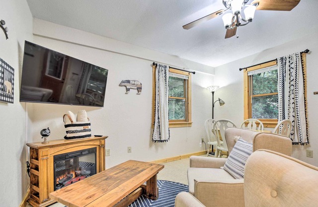 Cozy Sylva Guesthouse w/ Deck + Mtn Views!