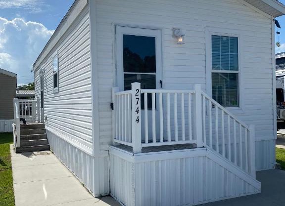 Cozy Tiny Home Near Disney World & Orlando Parks!