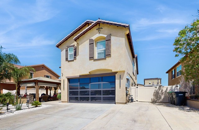 Cozy Tiny Home with shared pool, hot tub and grilling area!