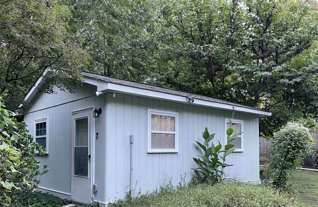 Cozy Tiny house located only 15 minutes from UNC