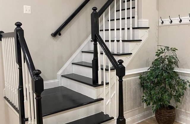 Cozy townhome with WiFi and AC in charming Frederick