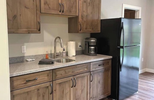 Cozy Townhouse by Road America