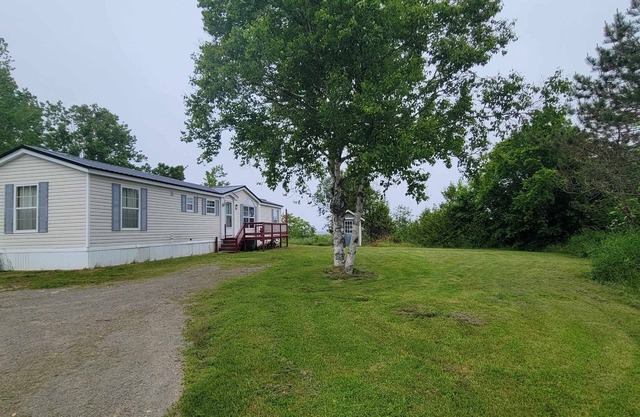 Cozy two bedroom home with ocean view. Quiet and secluded location.