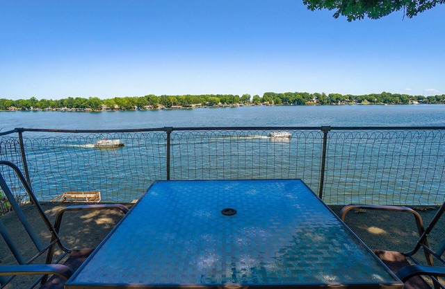 Cozy Two Bedroom Lakeview Cabin 2