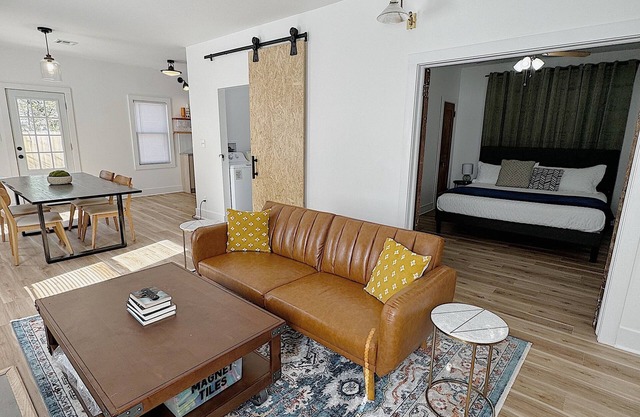 Cozy Unique Escape - Close to Hospitals & Parks