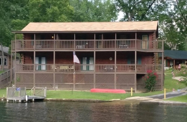 COZY UNIT #2 WATERFRONT LOG CABIN