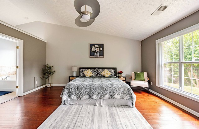 Cozy Urban Getaway/All KING Beds/Spacious