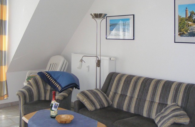 Cozy vacation apartment with south-facing balcony directly on the Darßer Wald, WLAN, WaMa