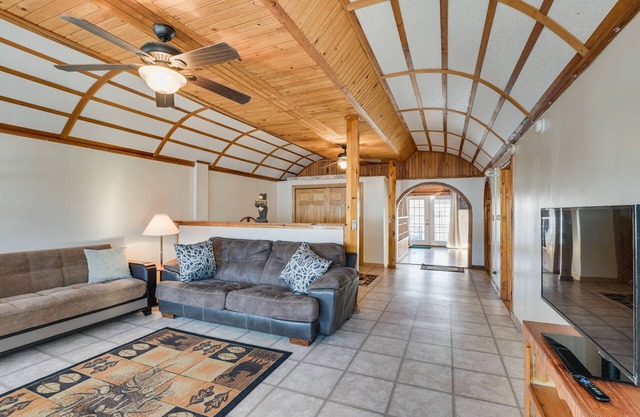 Cozy Van Buren Apartment w/Deck, Near ATV Trails!