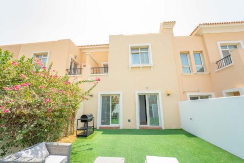 Cozy Villa with Private Garden & BBQ