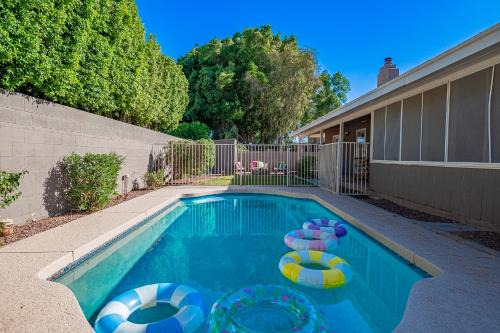 Cozy Winter Getaway Heated Pool l Family Friendly