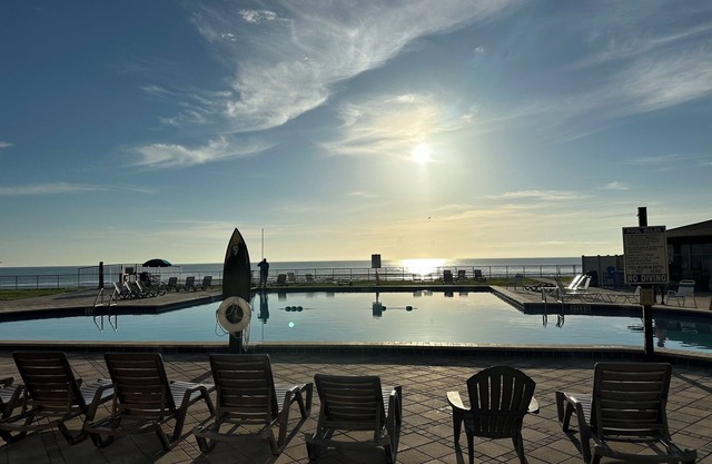 Cozy1-bedroom condo on Daytona Beach! Ocean views with 2 pools & balcony.